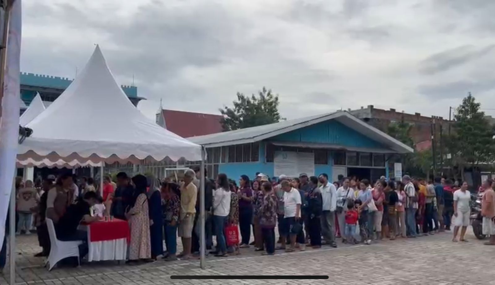 Ket Foto: Pasar Murah INALUM di SMK Teladan, Medan.