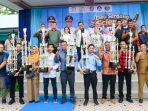 Fofo: Bupati Deli Serdang, dr H Asri Ludin Tambunan bersama Ketua TP PKK Deli Serdang Ny. Jelita Asri Ludin Tambunan menyerahkan trophy Juara Kepada peserta Science Olympiad 2026 yang digelar di SMP Negeri 2 dan SMA Negeri 2 Lubuk Pakam, Minggu (19/4/2026). (*)