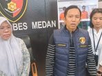 Teks foto: Kasat Reskrim Polrestabes Medan, Akbp Adrian Risky Lubis saat menerangkan peran keduanya. (mistar)