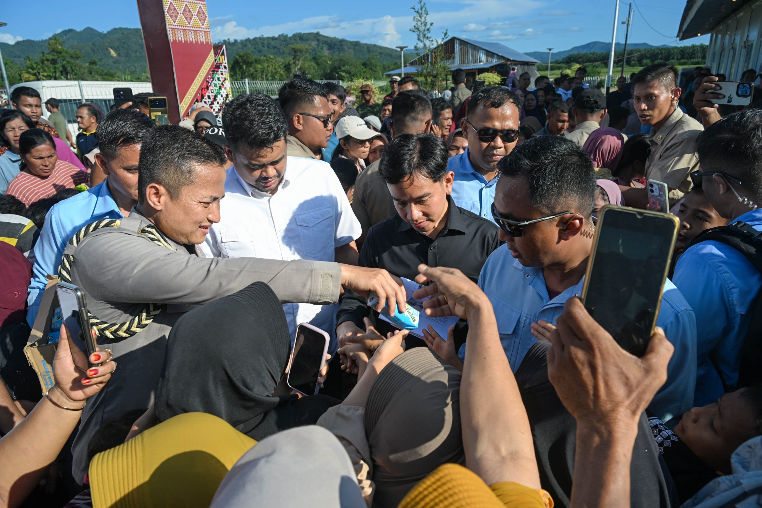 Kunjungan Wapres di Huntap Desa Napa Tapsel 2