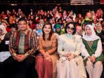 Foto_Gubernur_Sumut_Hadiri_Penutupan_Indonesia_Fashion_Week_2026_(4)