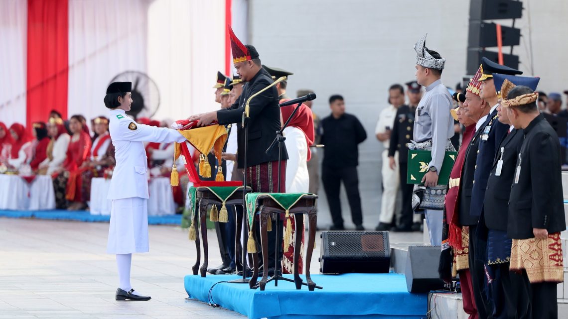UpacaraPengibaranbendera17Agustus-8a_copy_2203x1318-1140x641